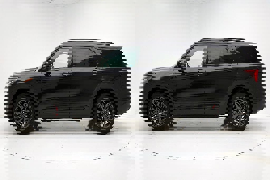 Used 2025 Ford Explorer ST-Line w/ ST-Line Street Pack image 6