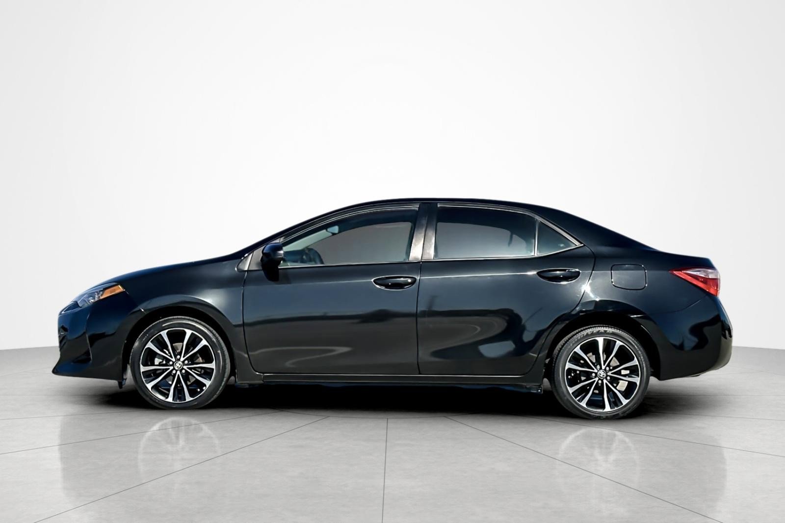 Used 2017 Toyota Corolla L w/ Carpet Mat Package (TMS) FWD image 2