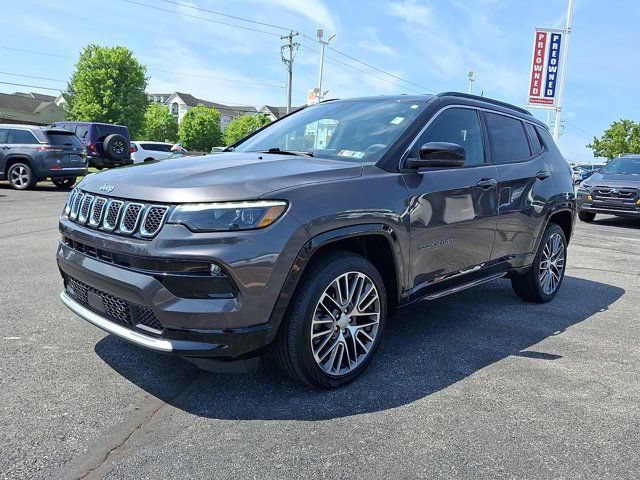Certified 2023 Jeep Compass Limited w/ Elite Group AWD/4WD image 3
