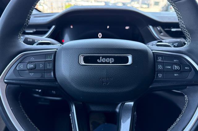 Used 2023 Jeep Grand Cherokee Altitude AWD/4WD image 25