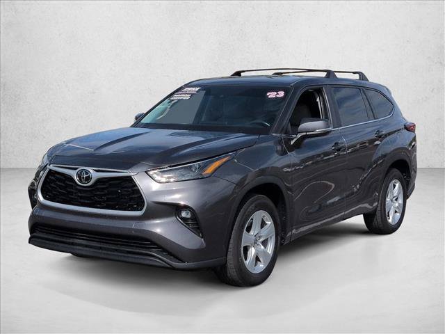 Used 2023 Toyota Highlander LE FWD image 4