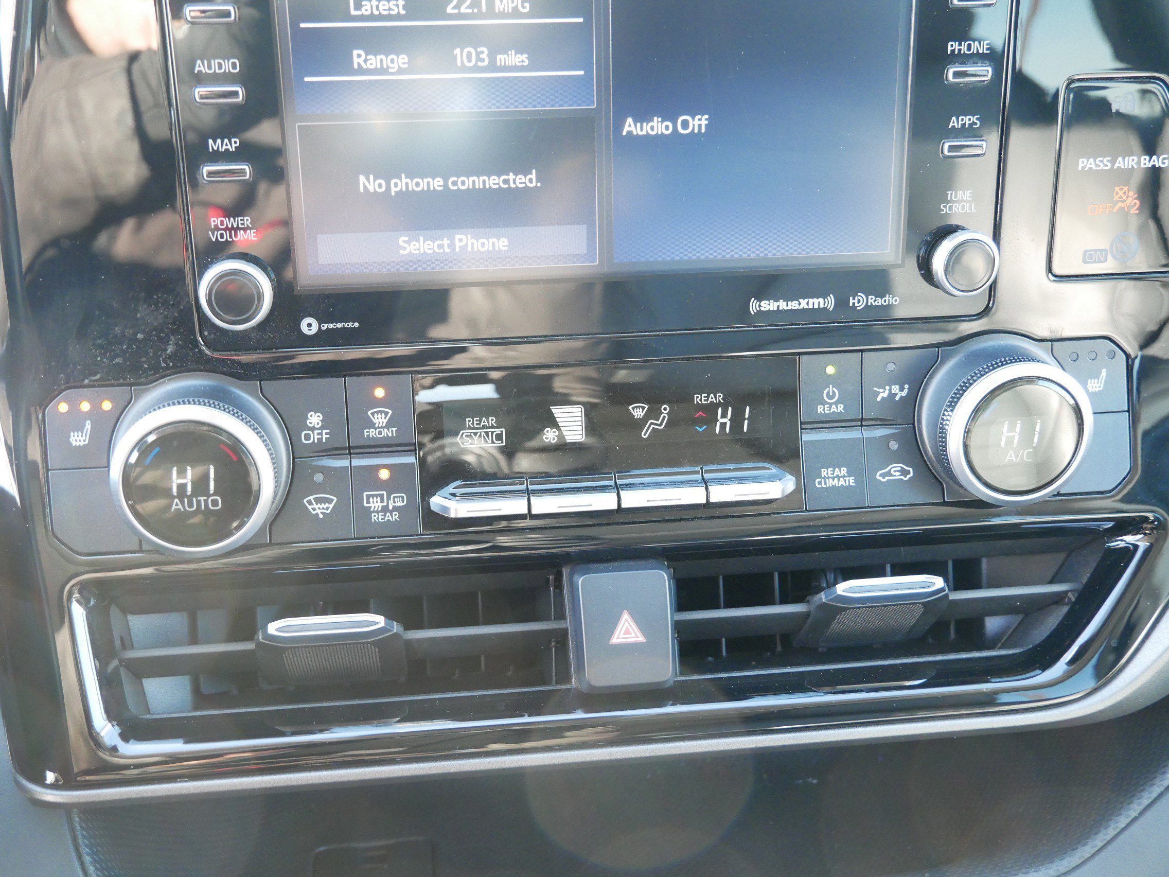 Used 2020 Toyota Highlander XLE image 23