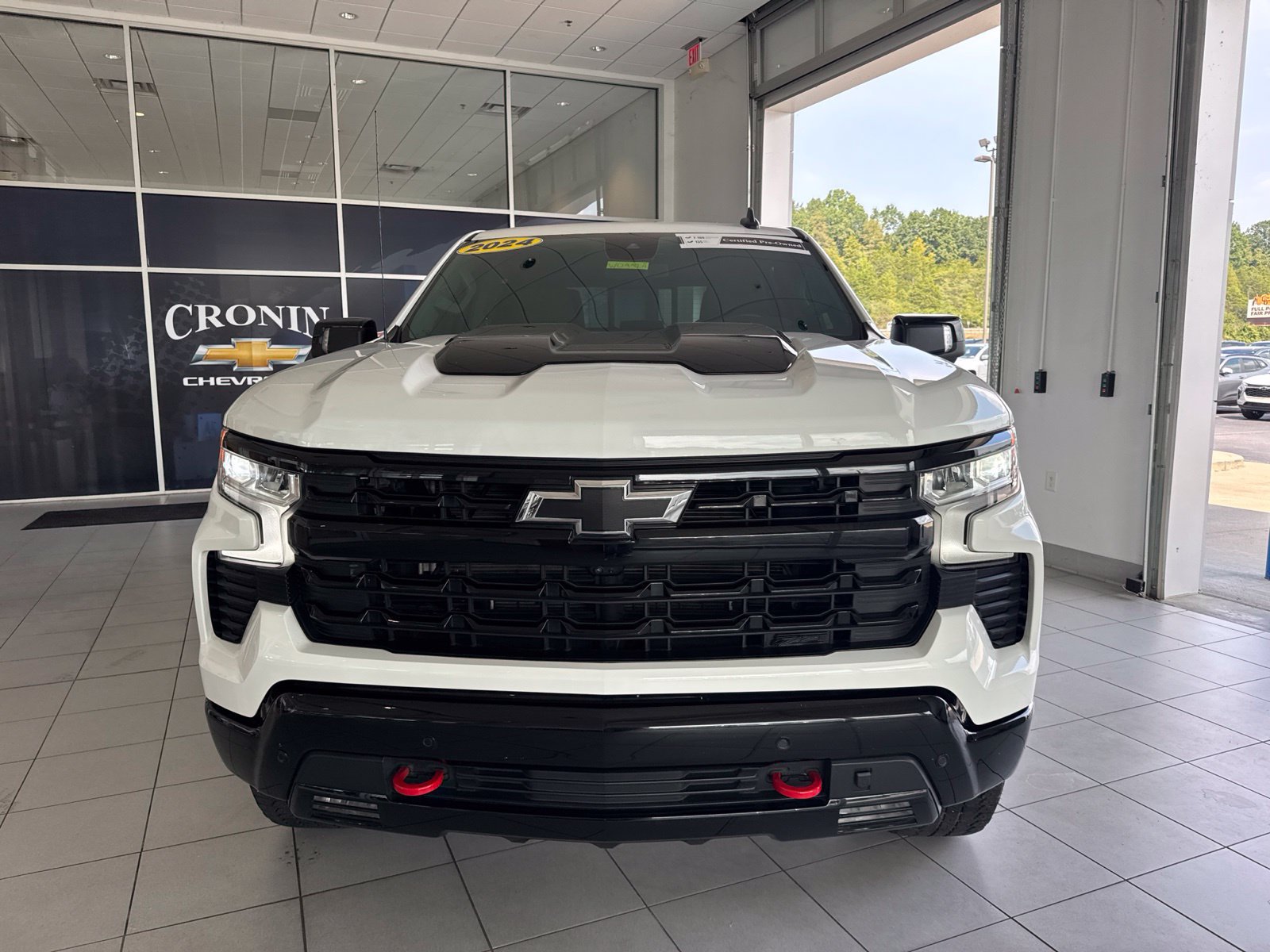 Used 2024 Chevrolet Silverado 1500 LT Trail Boss w/ Convenience Package II AWD/4WD image 2