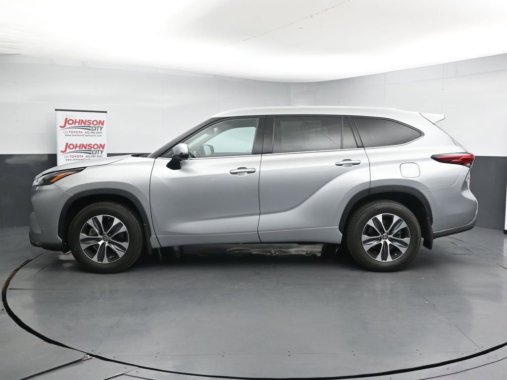 Used 2022 Toyota Highlander XLE AWD/4WD image 5