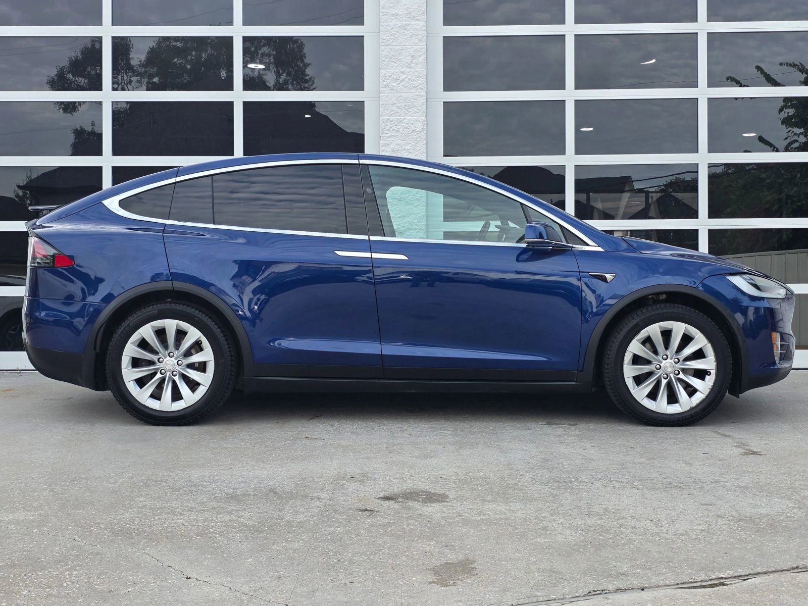 Used 2020 Tesla Model X Long Range AWD/4WD image 3