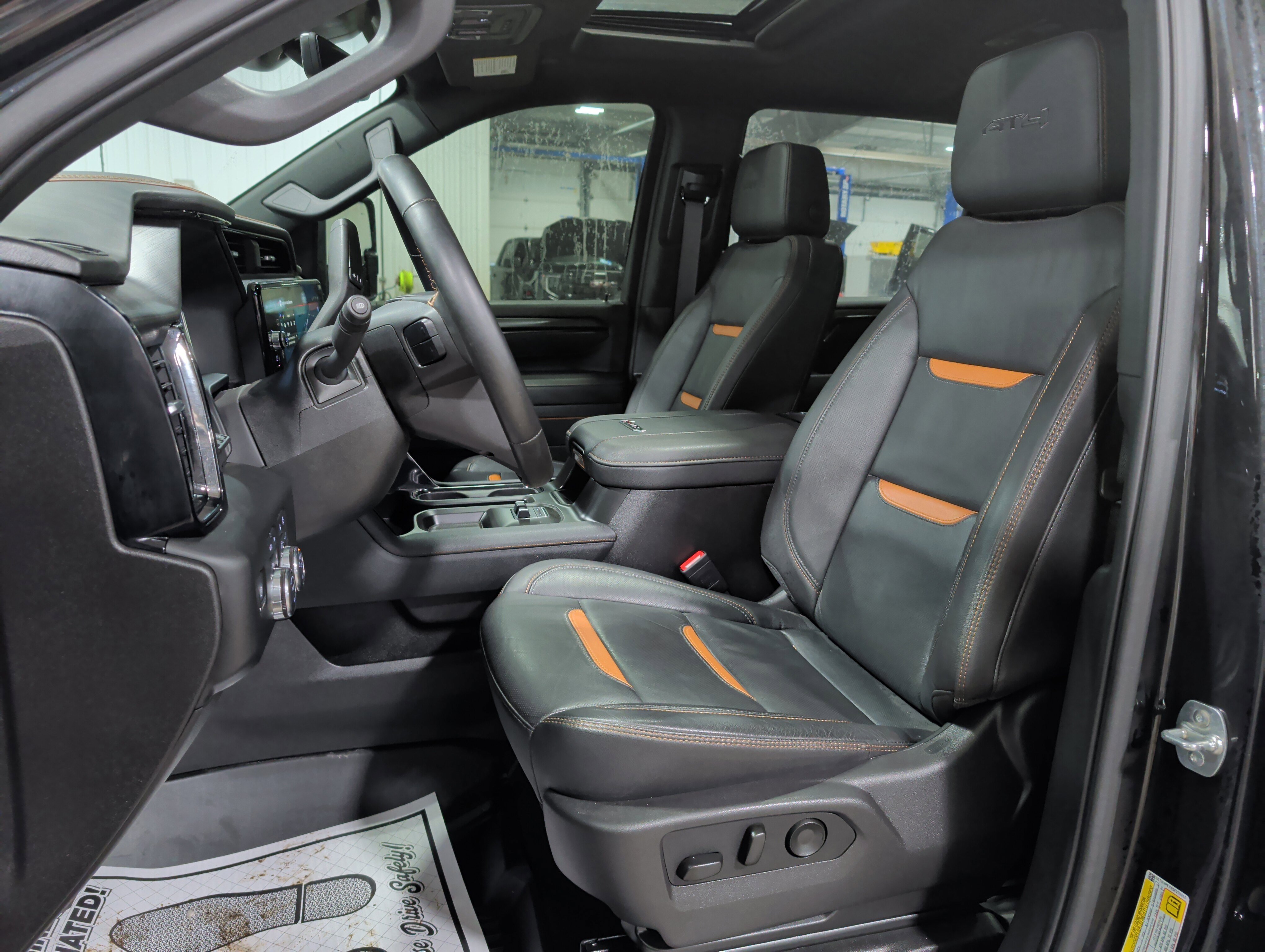 Used 2025 GMC Sierra 2500 AT4 image 7