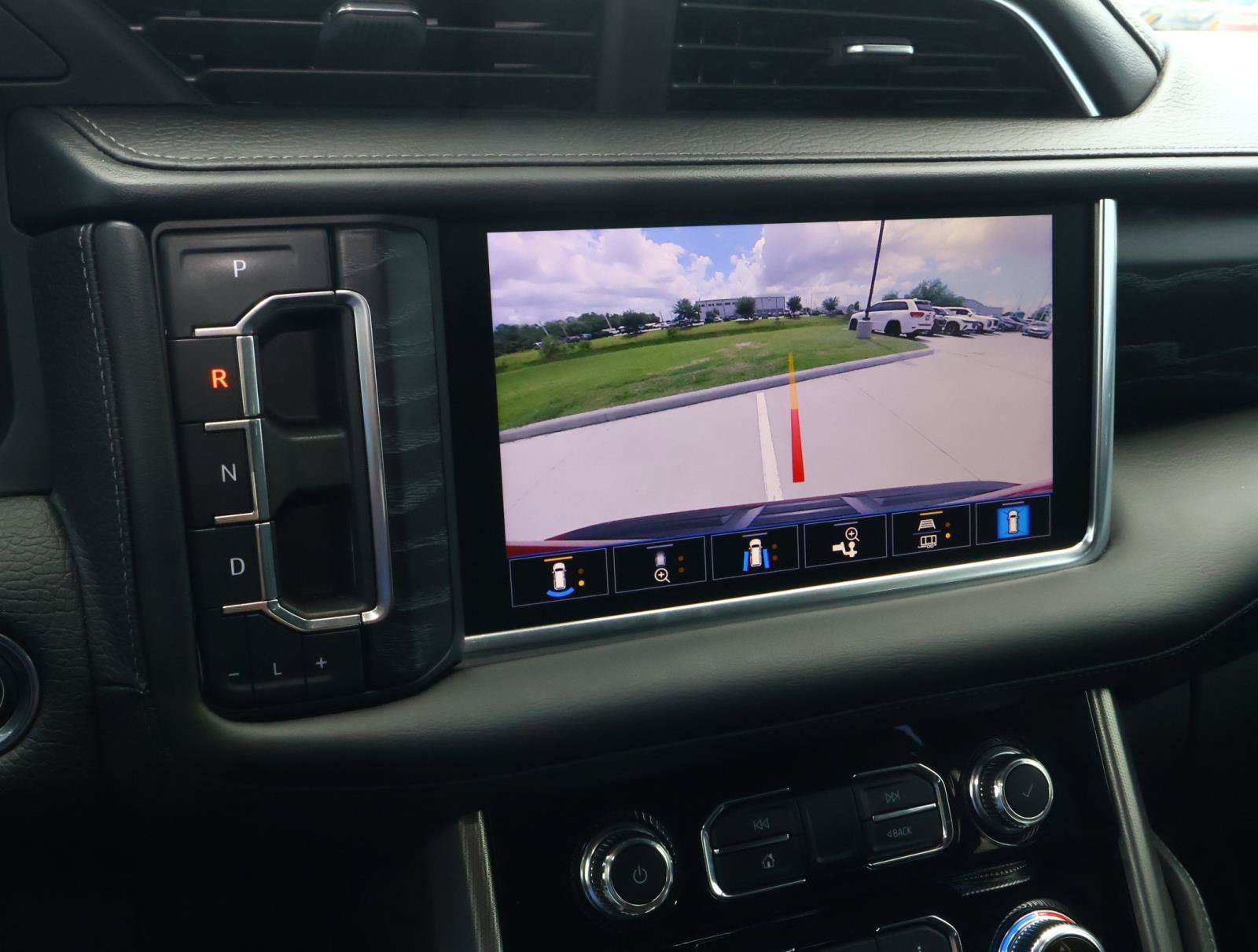 Used 2021 GMC Yukon Denali w/ Denali Premium Package RWD image 33