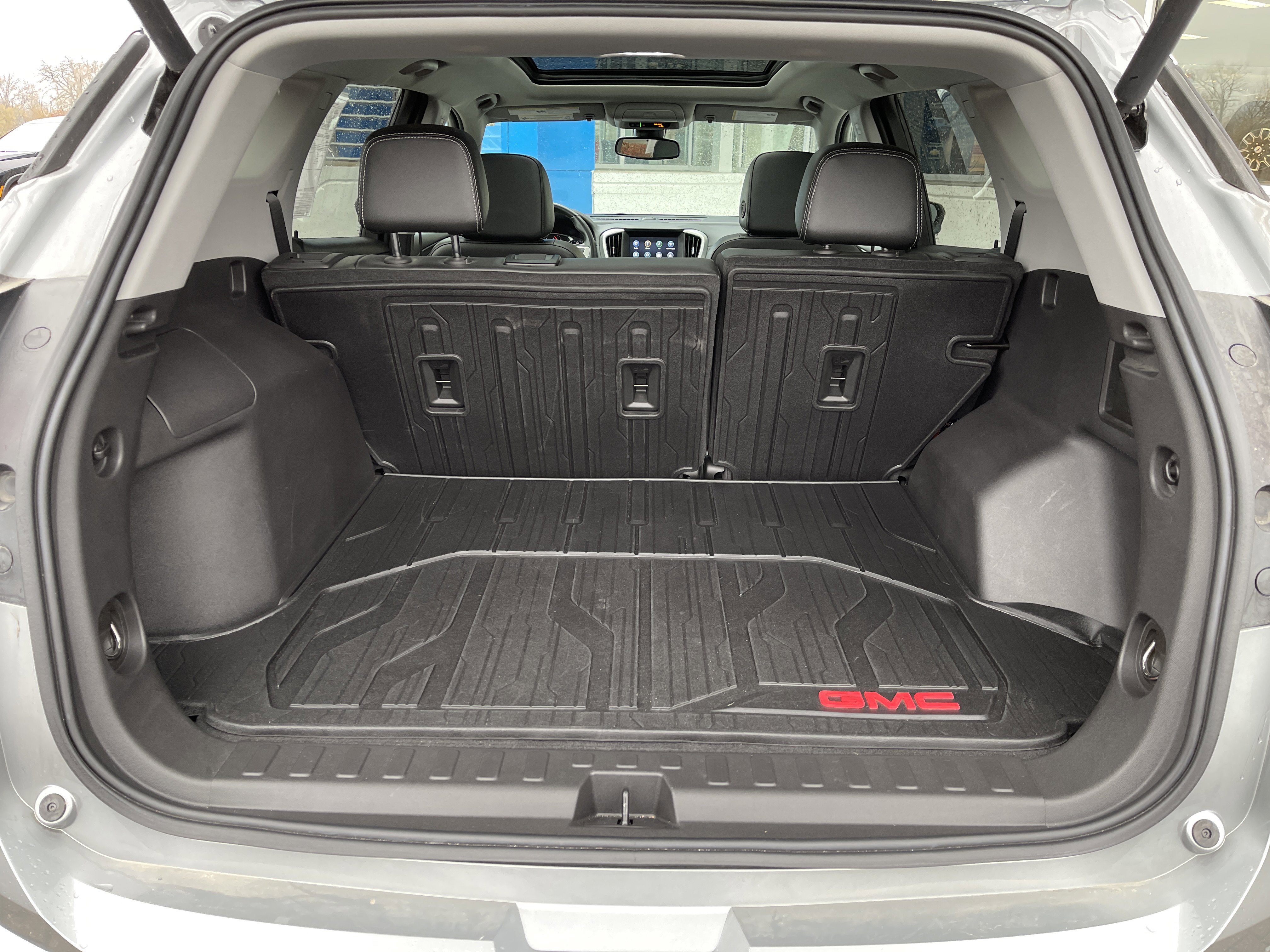 Used 2024 GMC Terrain SLT w/ Infotainment Package II image 44