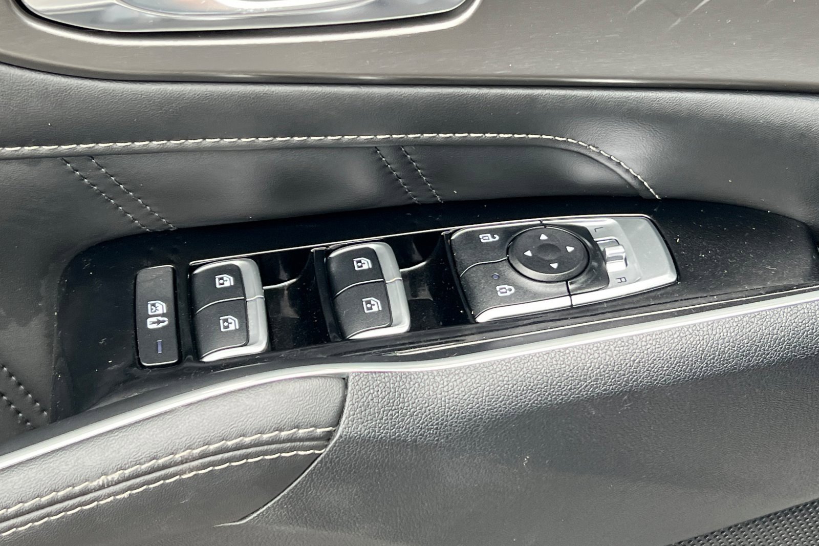 Certified 2022 Kia Sorento SX image 13