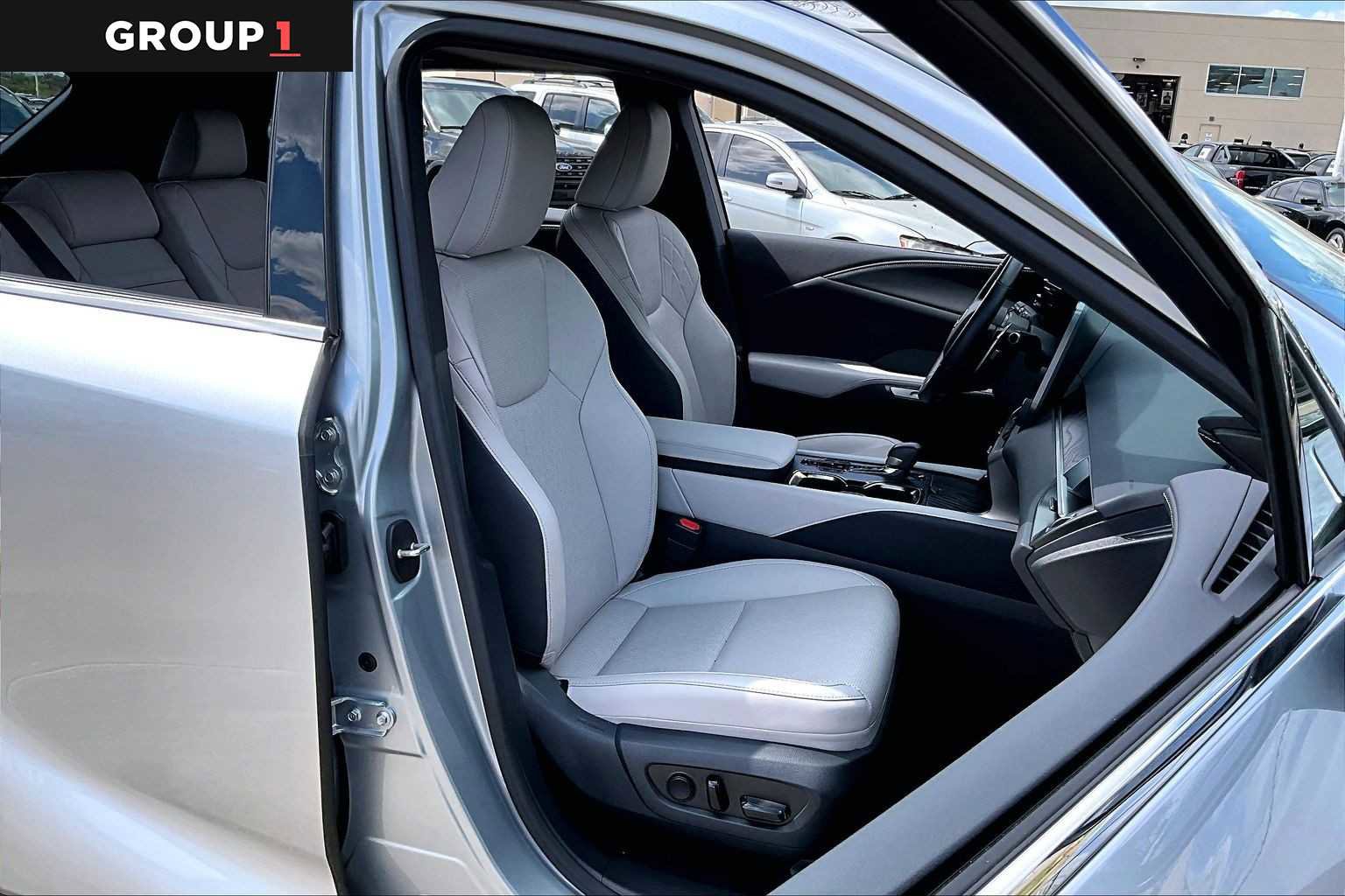 Certified 2025 Lexus RX 350 Premium Plus w/ Accessory Package (Z1) image 8