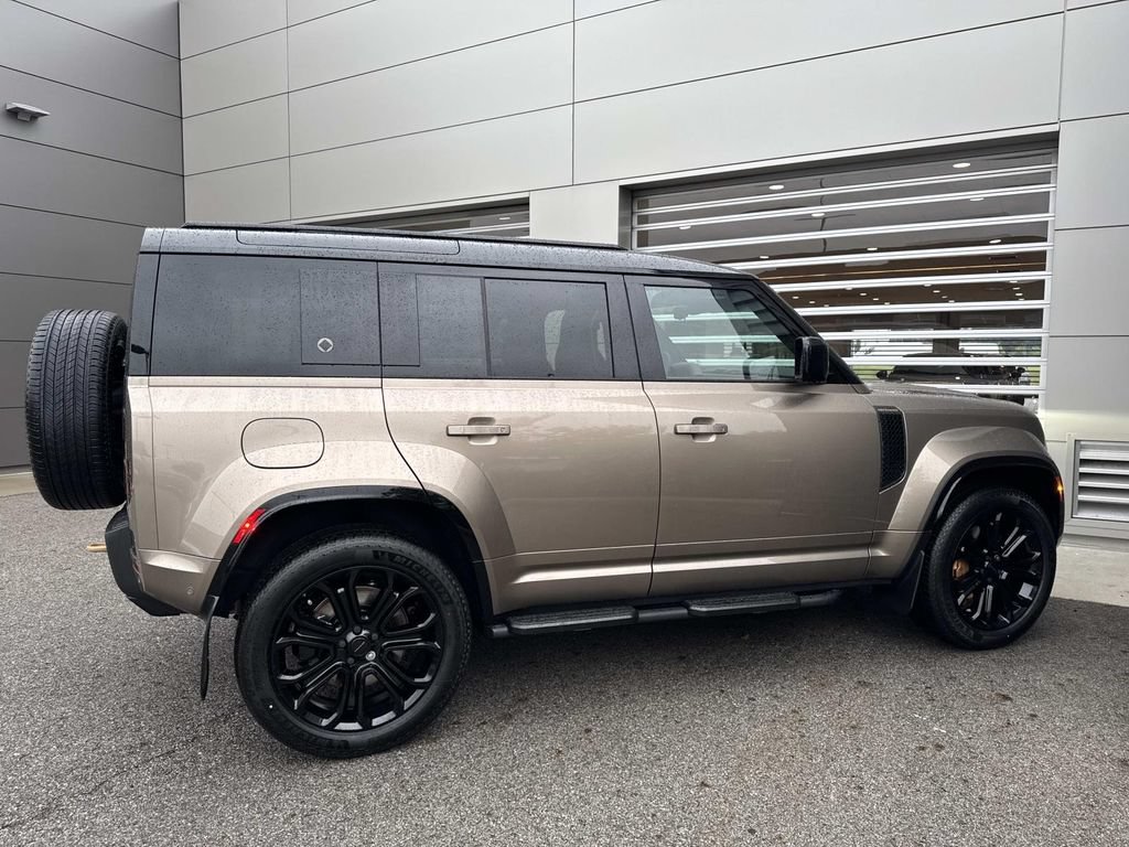 New 2026 Land Rover Defender 110 AWD/4WD image 7