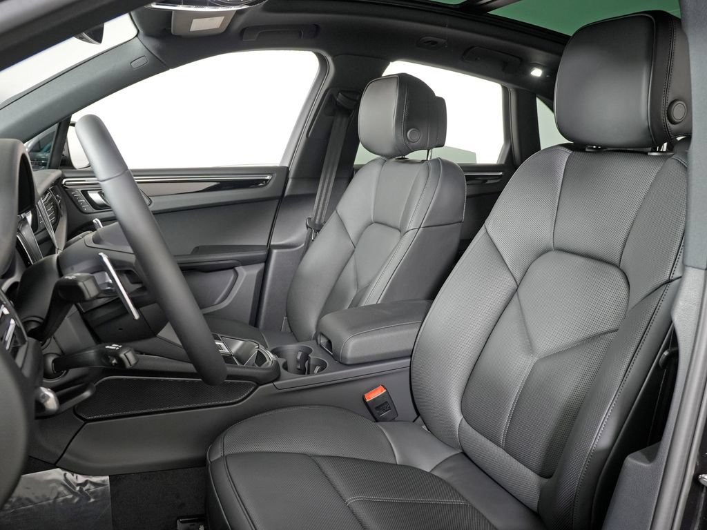 New 2026 Porsche Macan AWD/4WD image 5