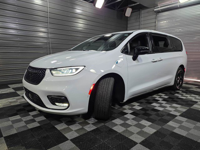 Used 2024 Chrysler Pacifica Limited image 42