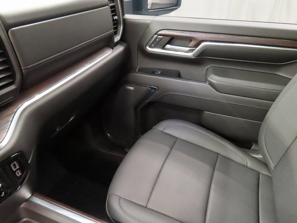 Used 2024 GMC Sierra 2500 SLT w/ SLT Premium Package image 29