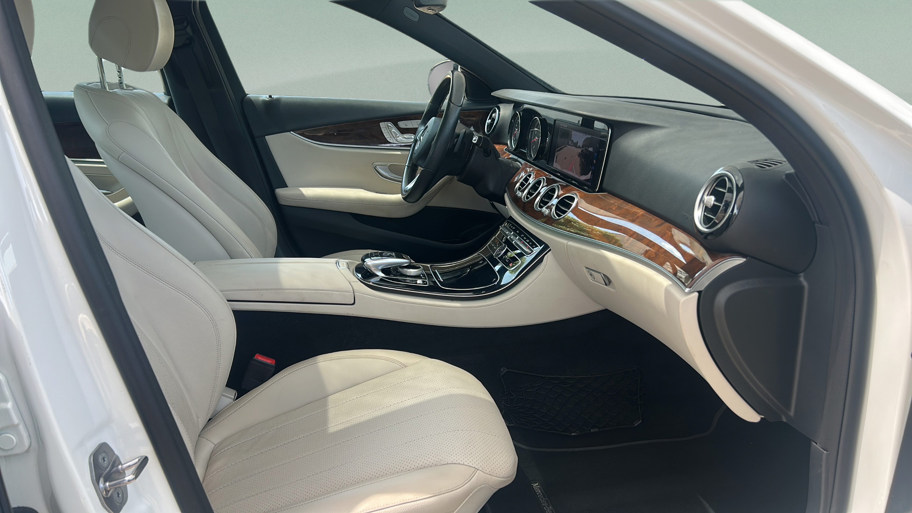 Used 2018 Mercedes-Benz E 300 image 30