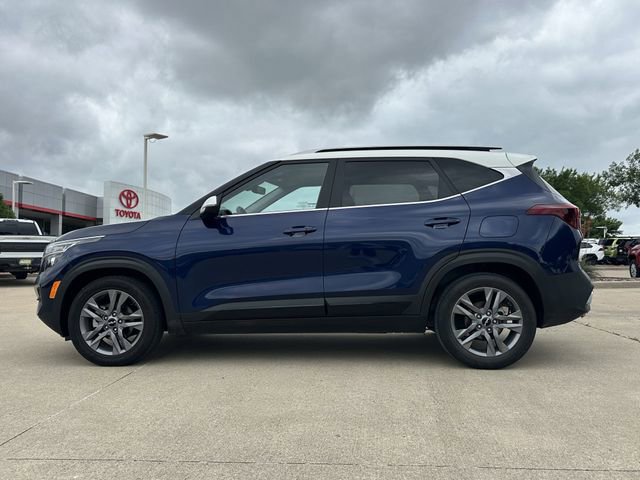 Used 2023 Kia Seltos S w/ Navigation Package FWD image 2
