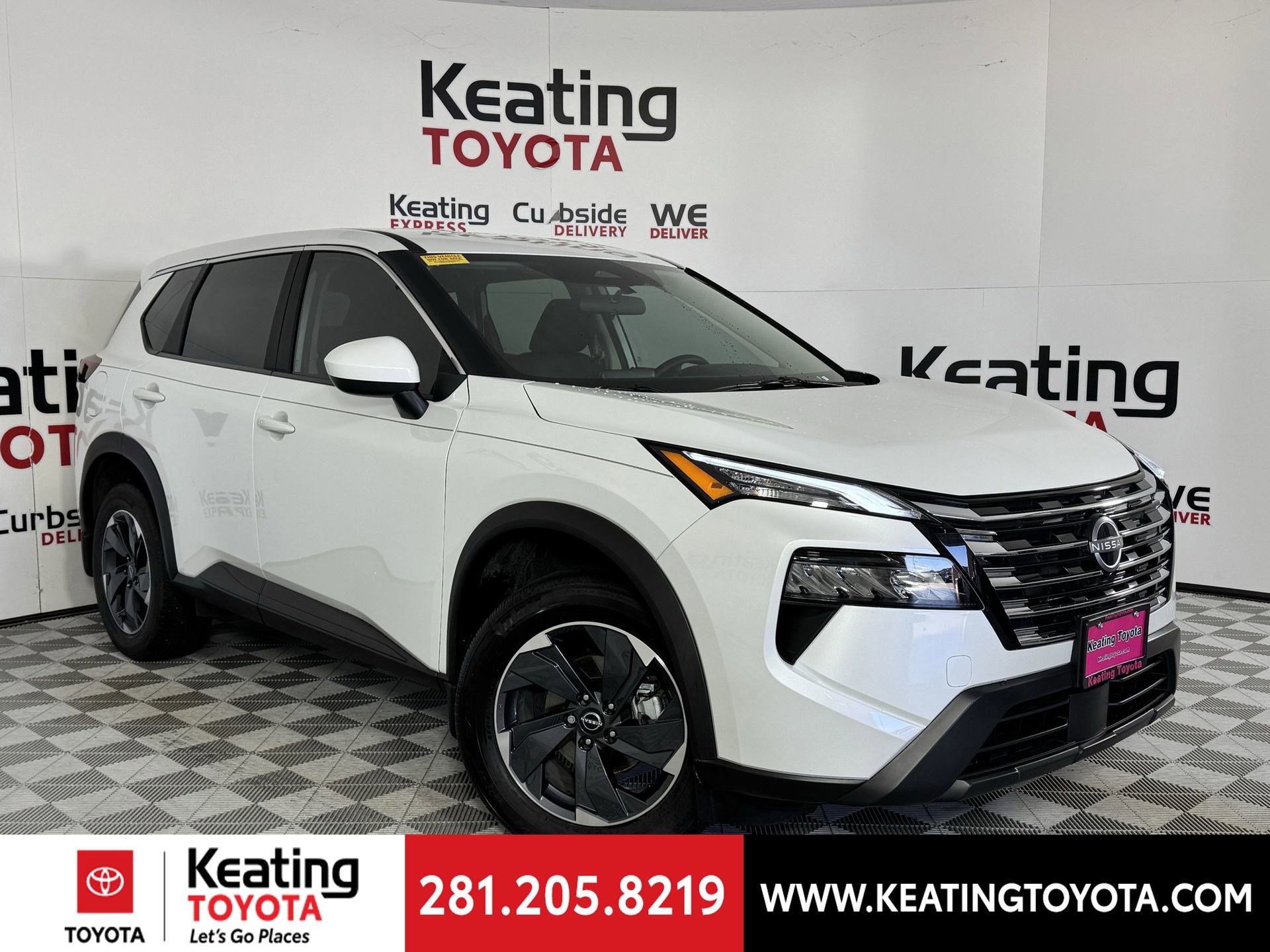 Used 2026 Nissan Rogue SV image 2