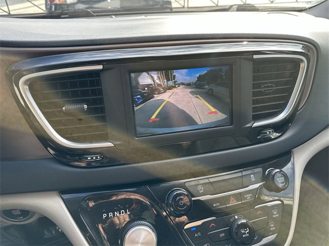 Used 2022 Chrysler Voyager LX image 25