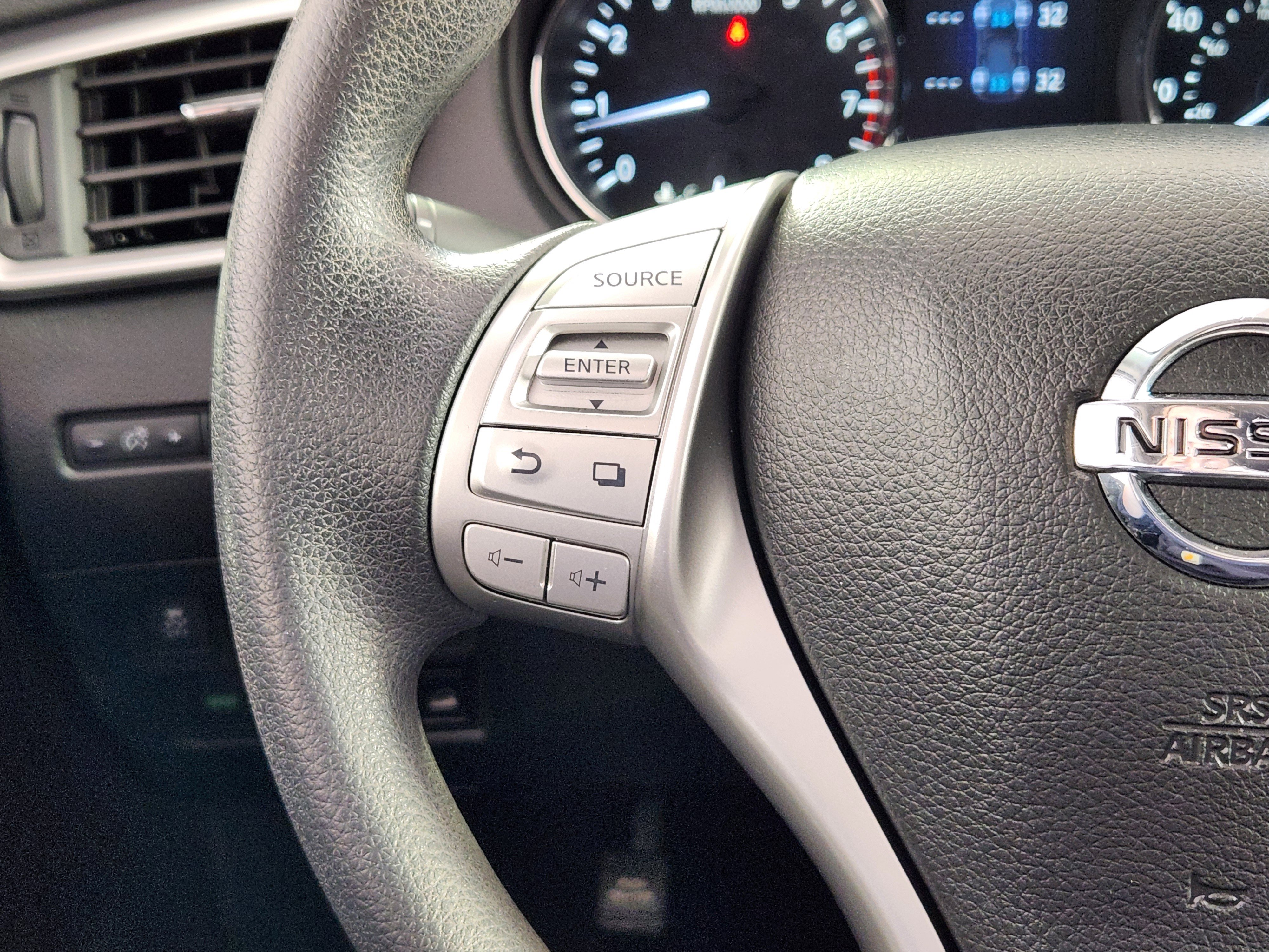 Used 2016 Nissan Rogue S image 18