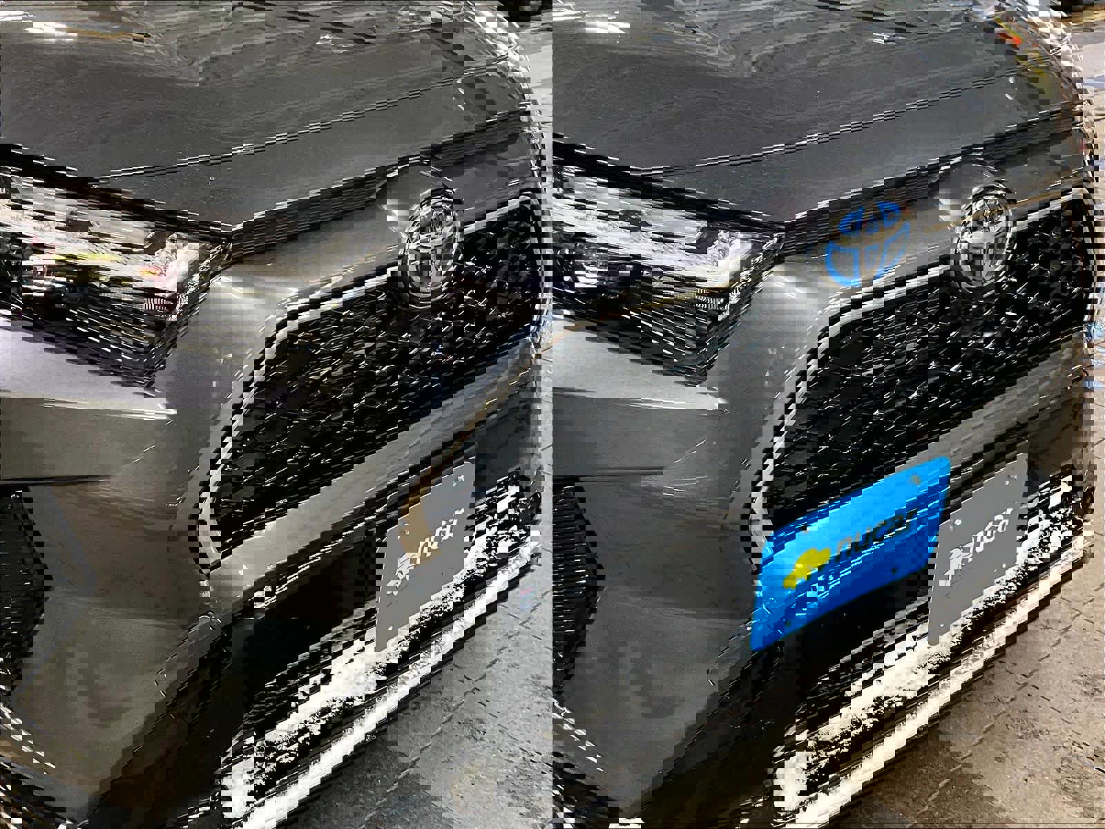 Used 2023 Toyota RAV4 SE image 32