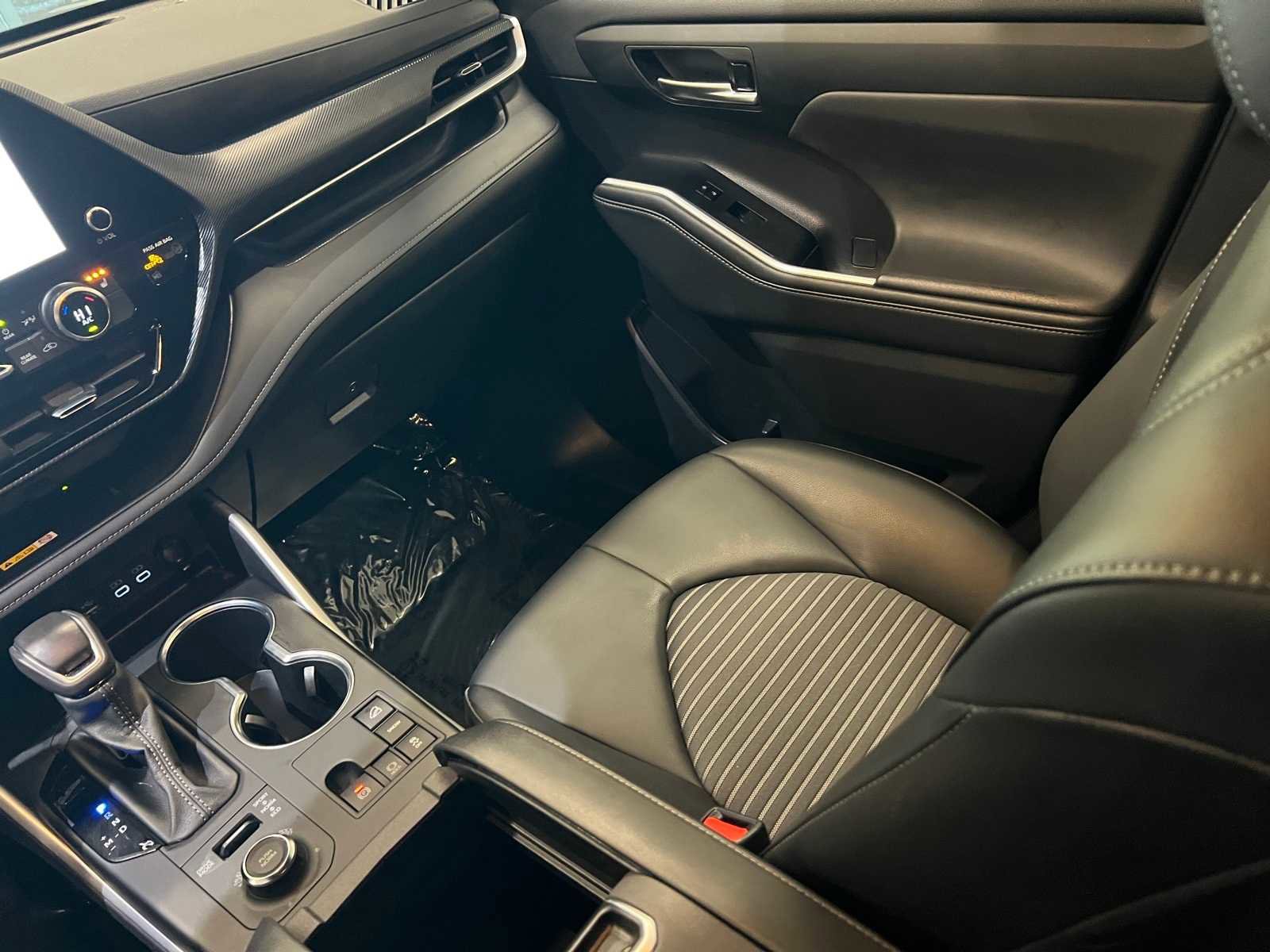 Certified 2024 Toyota Highlander XSE image 11