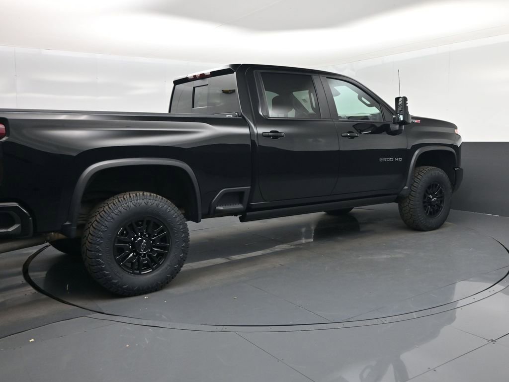 Used 2024 Chevrolet Silverado 2500 ZR2 w/ Technology Package image 3