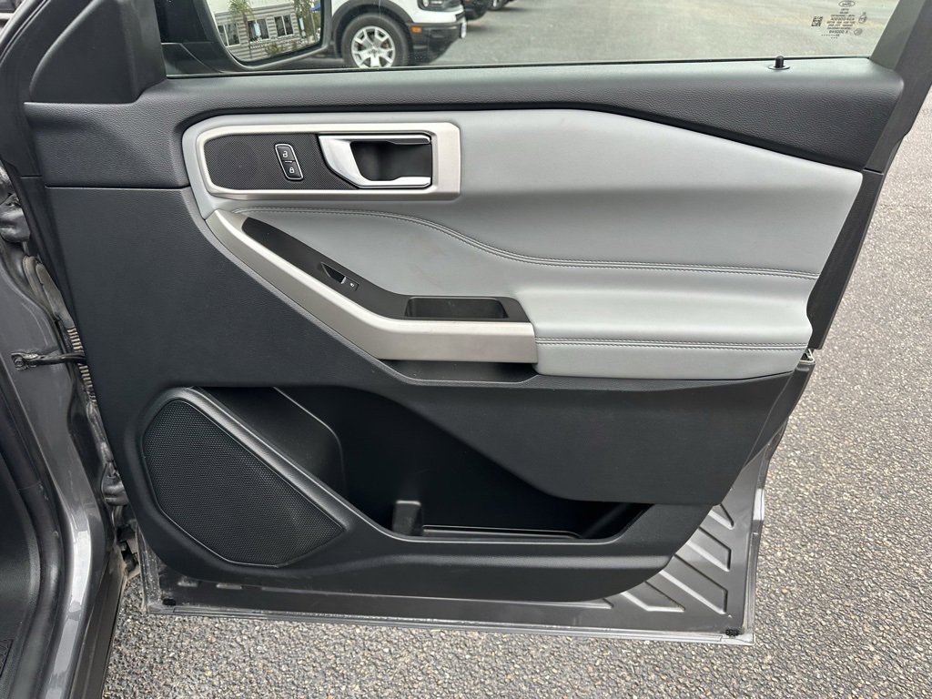 Used 2022 Ford Explorer XLT w/ Equipment Group 202A image 22