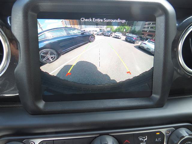 Used 2020 Jeep Wrangler Unlimited Sahara AWD/4WD image 16