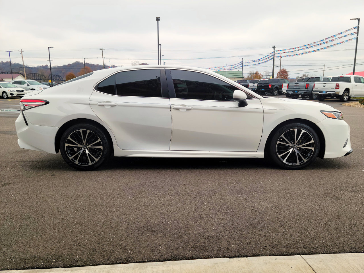 Used 2018 Toyota Camry SE image 20
