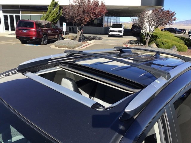 Used 2016 Toyota RAV4 Limited image 13