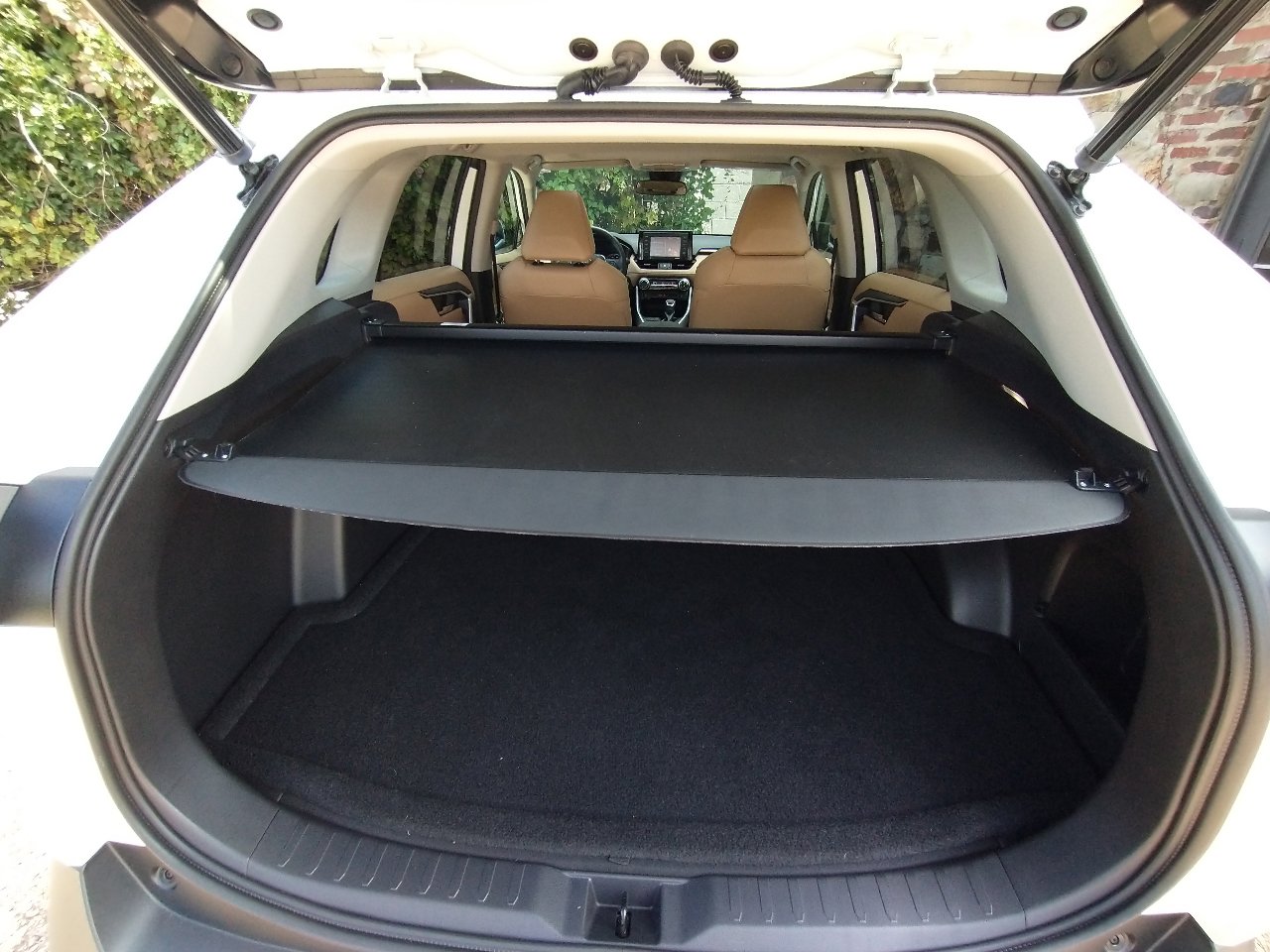 Used 2022 Toyota RAV4 XLE Premium image 59