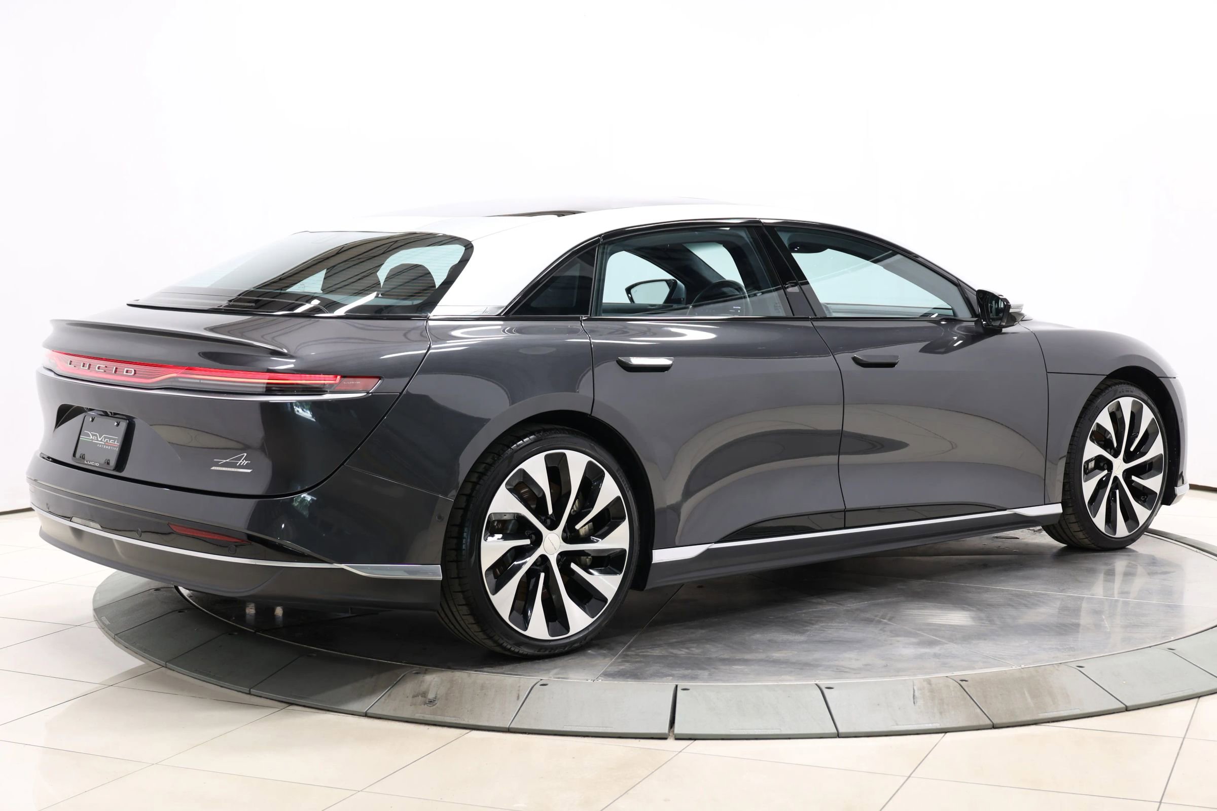 Used 2023 Lucid Air Grand Touring image 4
