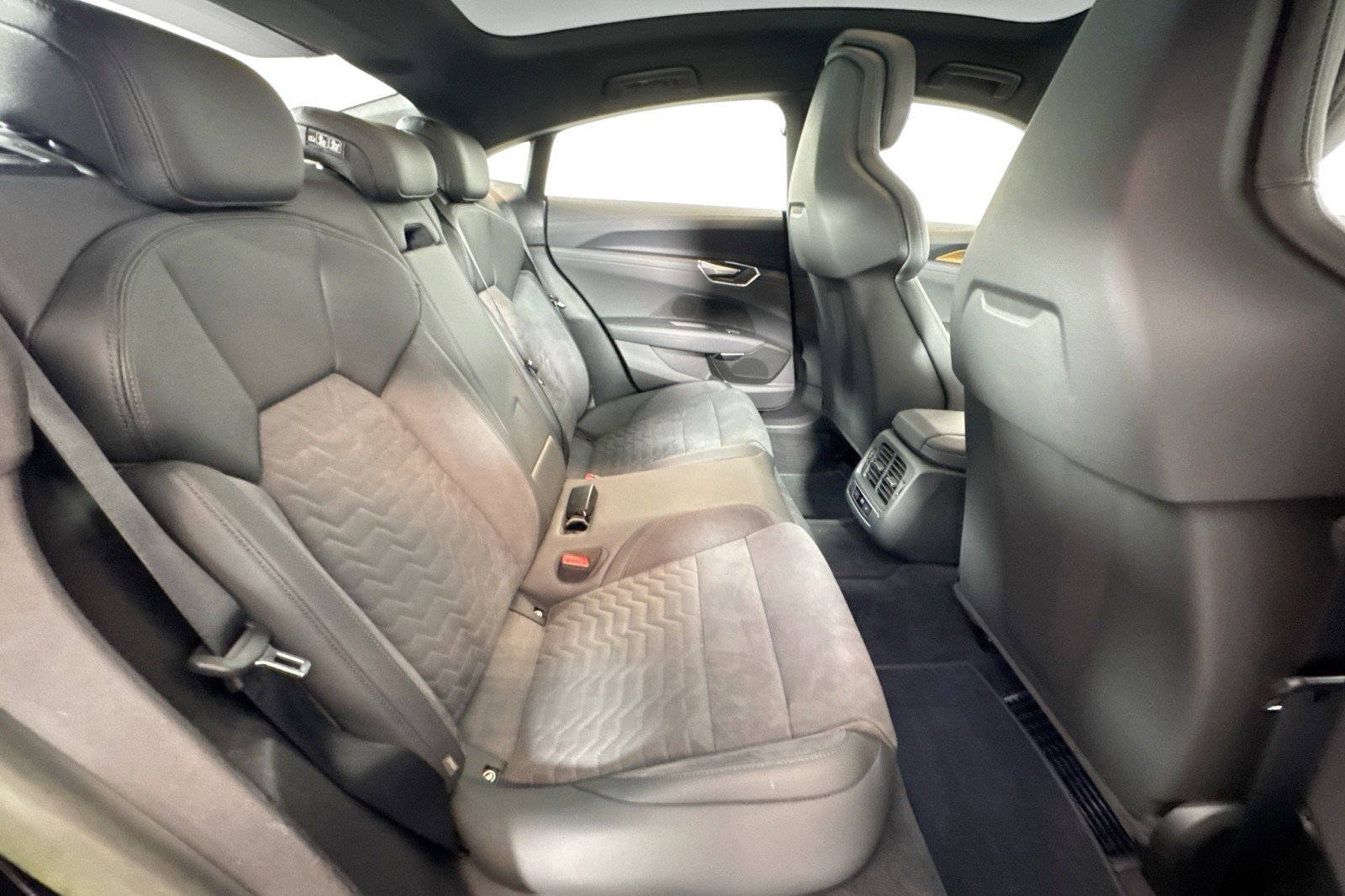 Used 2023 Audi e-tron GT Premium Plus AWD/4WD image 25