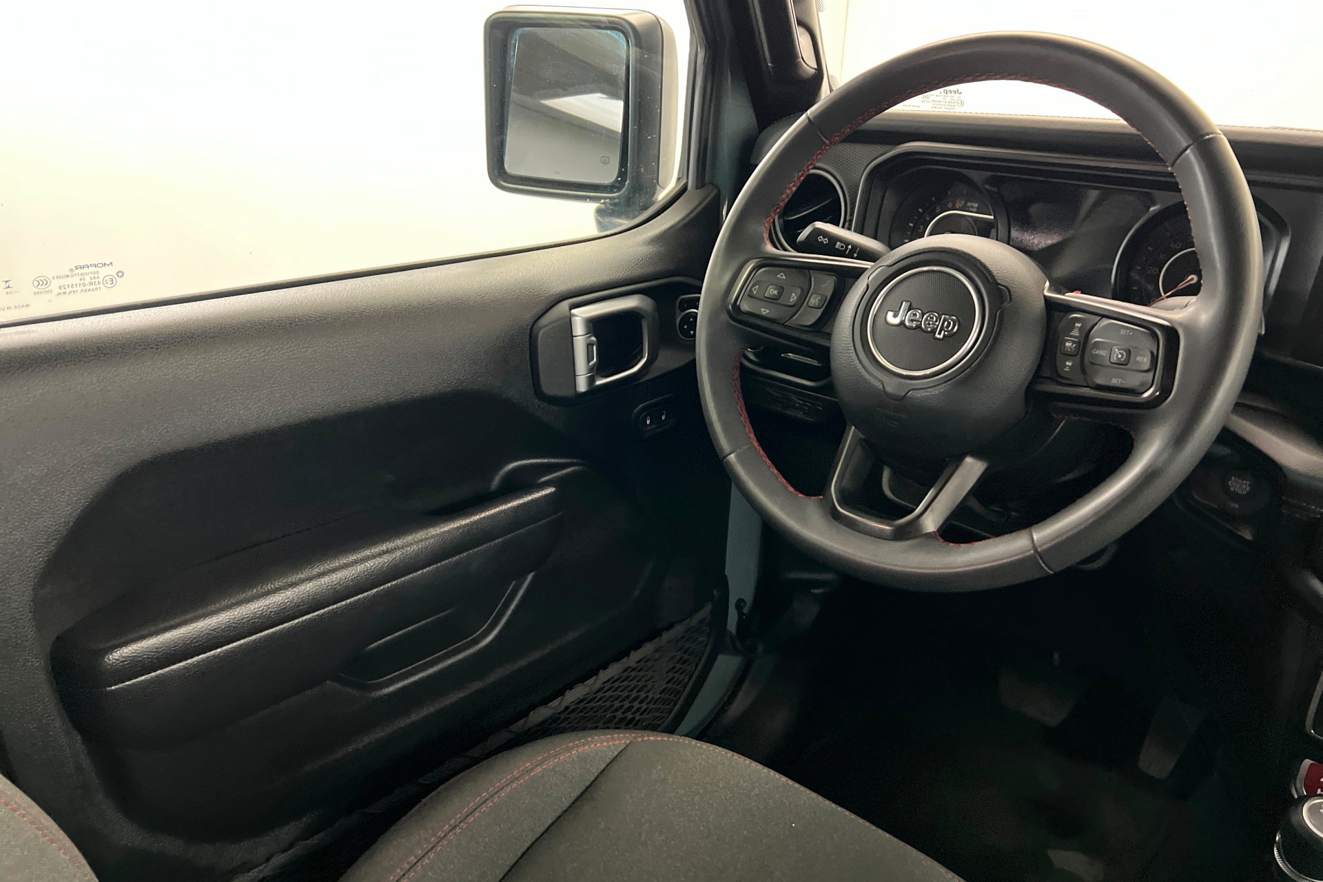 Used 2024 Jeep Gladiator Rubicon w/ Convenience Group AWD/4WD image 11