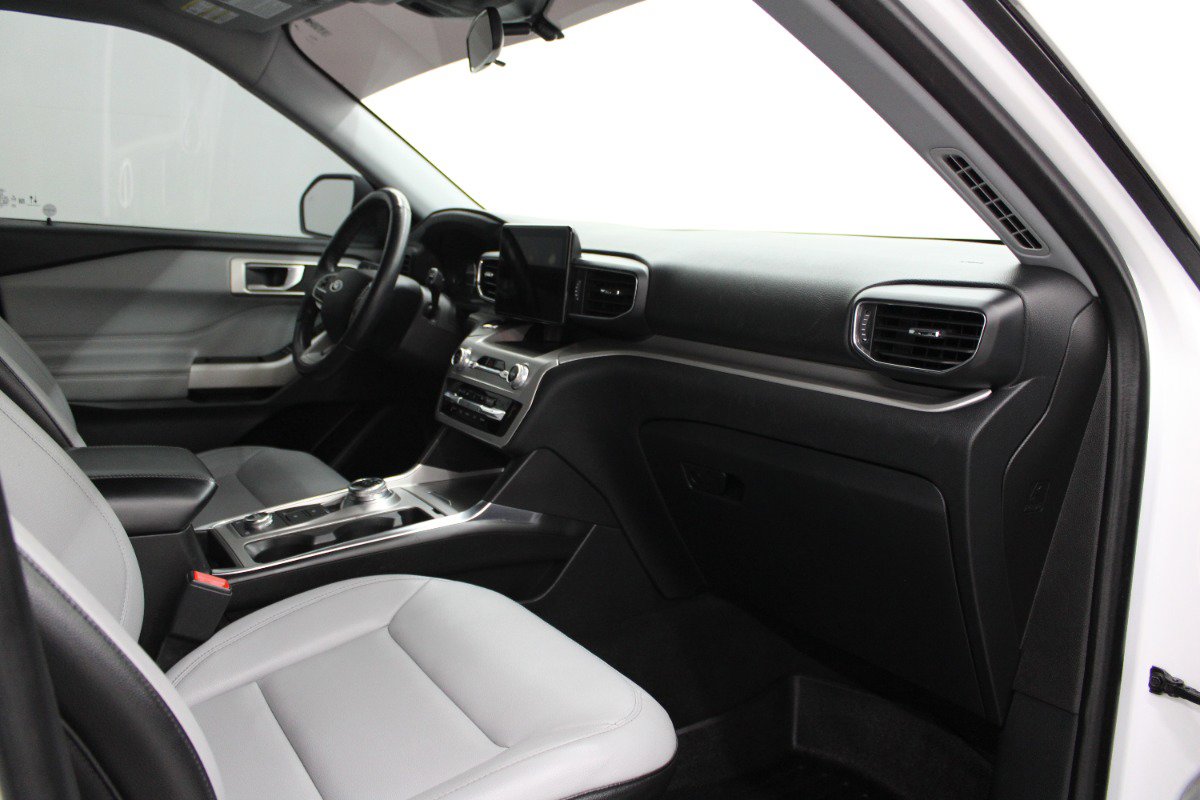 Used 2021 Ford Explorer XLT w/ Equipment Group 202A AWD/4WD image 11
