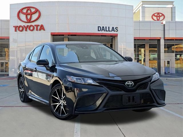Used 2024 Toyota Camry SE image 1