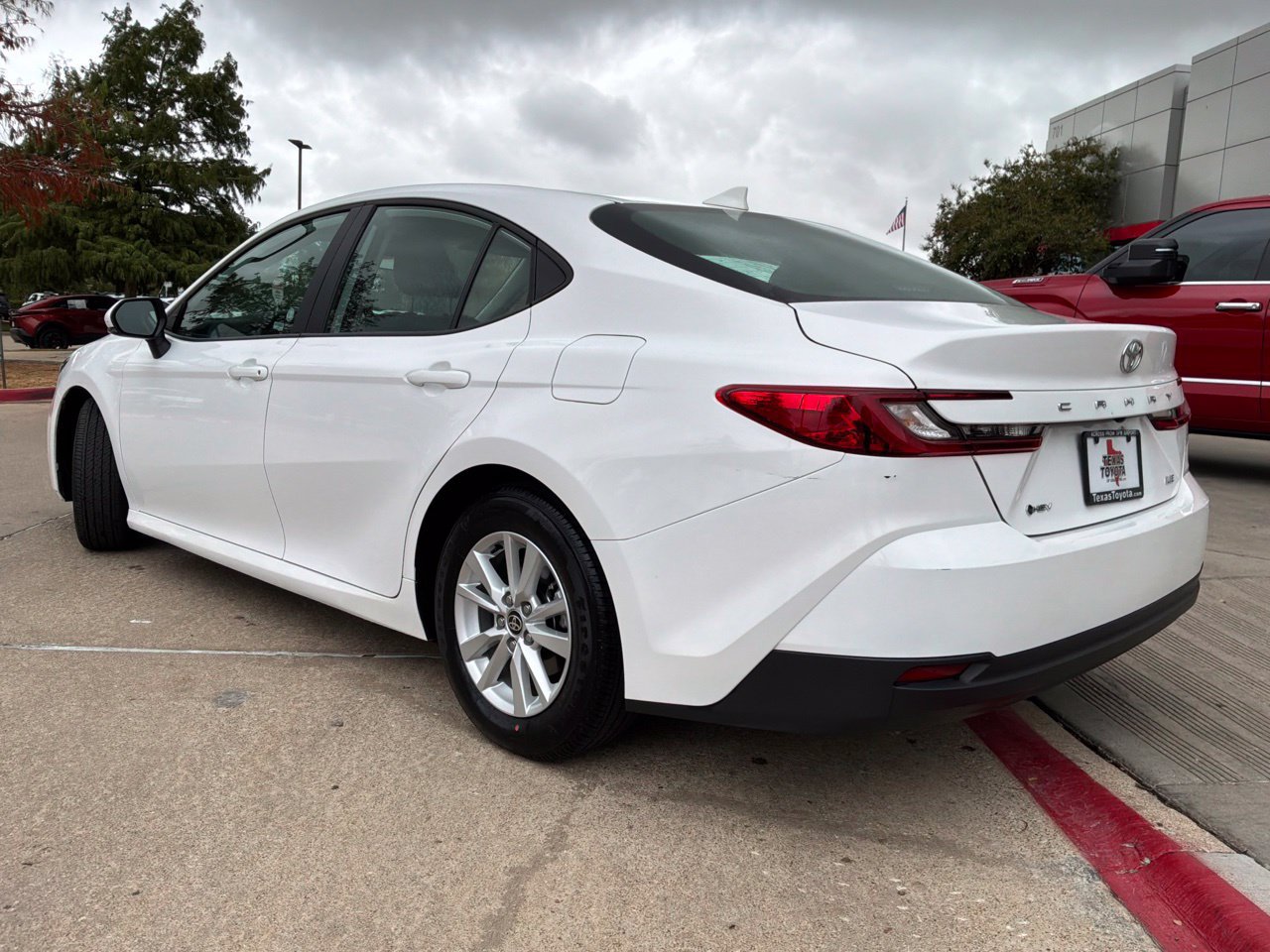 Used 2026 Toyota Camry LE FWD image 8