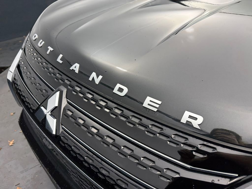 Used 2023 Mitsubishi Outlander ES image 30