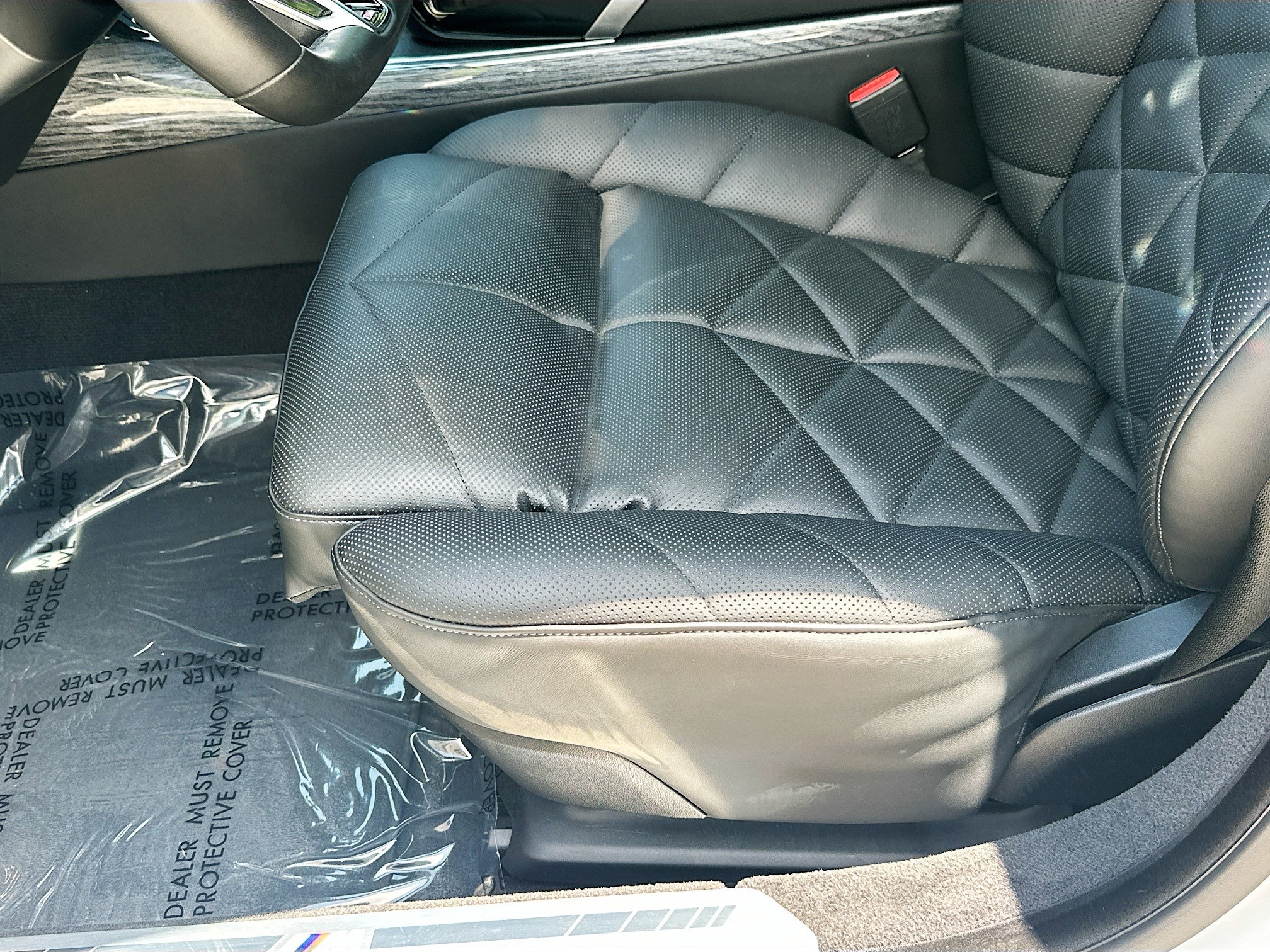 Used 2023 BMW 740i w/ Parking Assistance Package RWD image 17