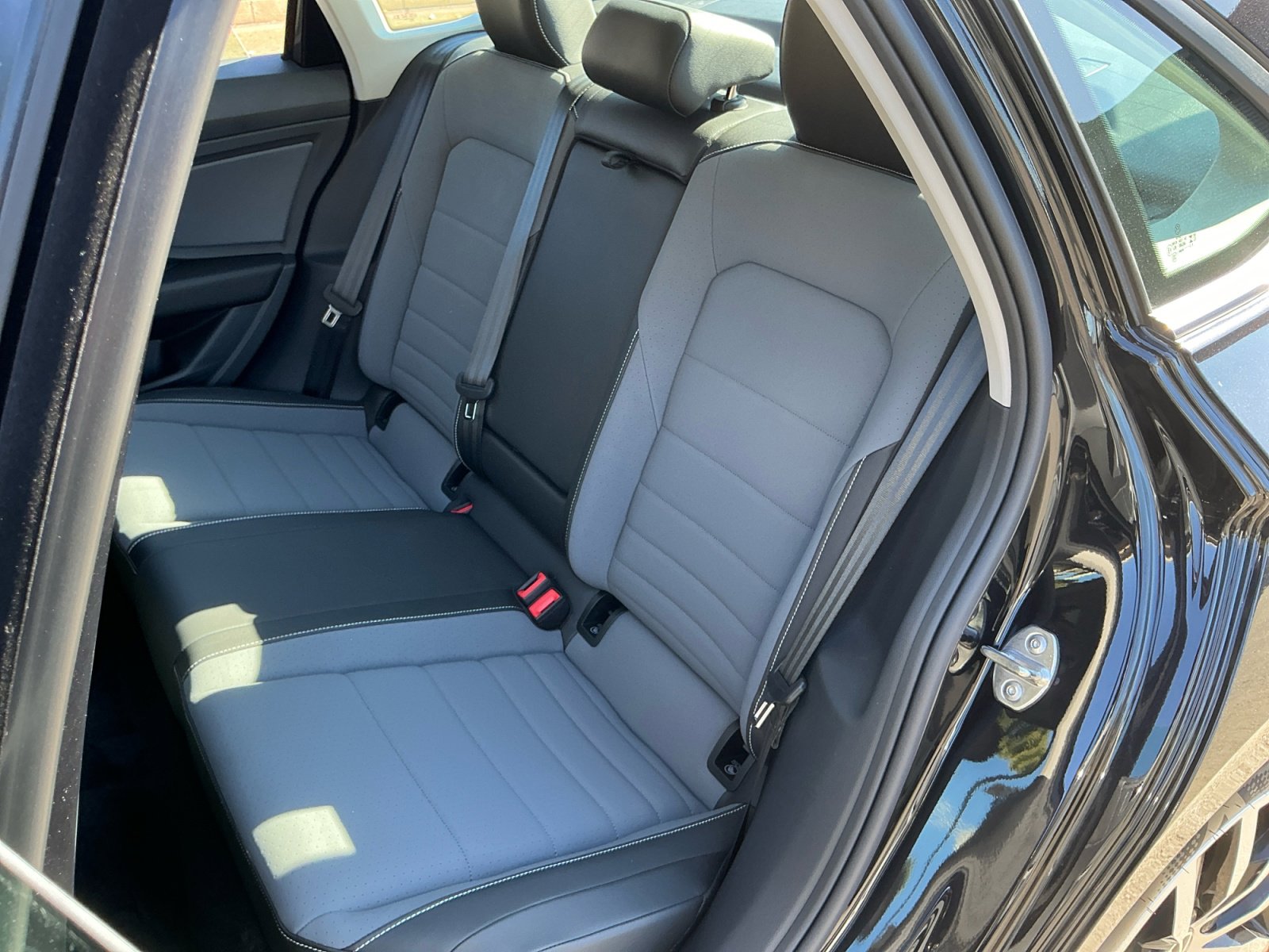 Used 2025 Volkswagen Jetta SE w/ Sunroof Package image 18