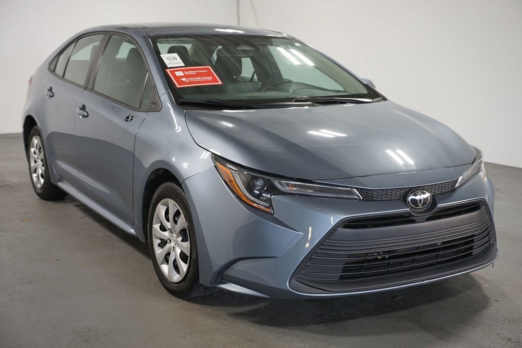 Used 2024 Toyota Corolla LE image 3
