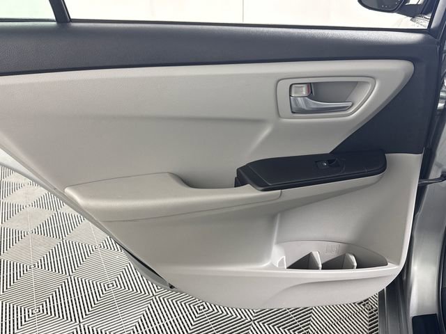 Used 2016 Toyota Camry SE w/ Four Season Floor Mat Package image 21