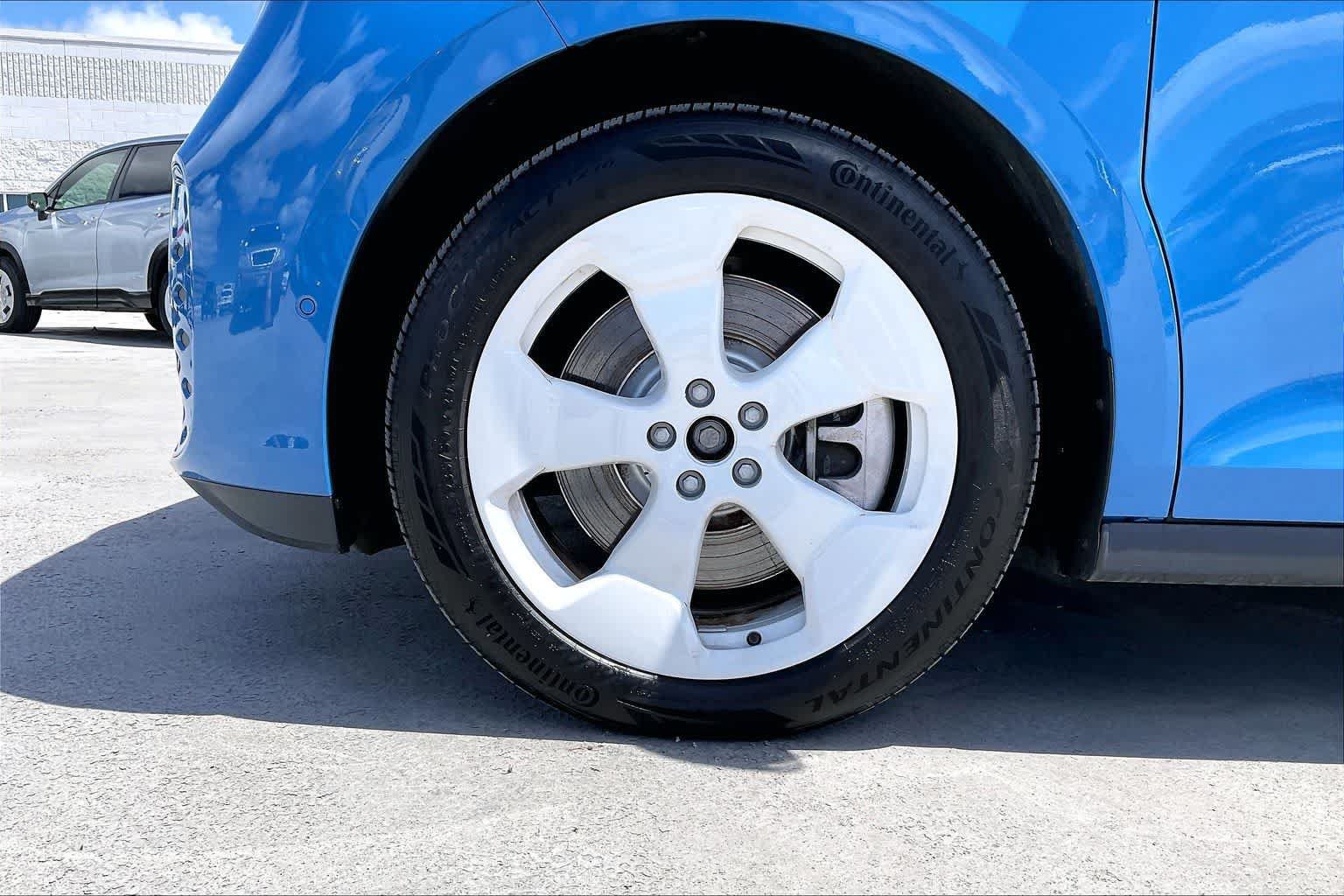 Used 2025 Volkswagen ID. Buzz 1st Edition AWD/4WD image 8