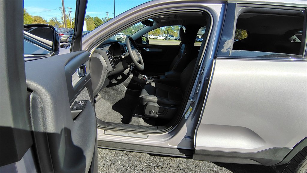 New 2026 Volvo XC40 B5 Plus w/ Protection Package Premier image 6