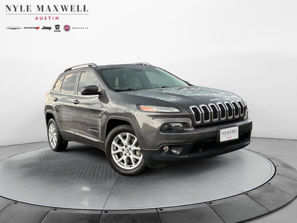 Used 2016 Jeep Cherokee Latitude w/ Comfort/Convenience Group FWD image 2