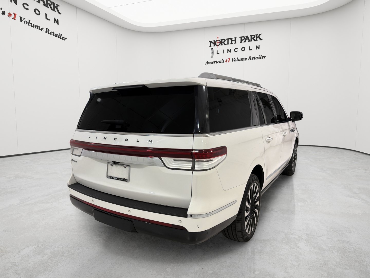 Used 2023 Lincoln Navigator L Black Label AWD/4WD image 5