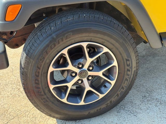 Used 2006 Jeep Wrangler Unlimited w/ Premium Audio Group image 22