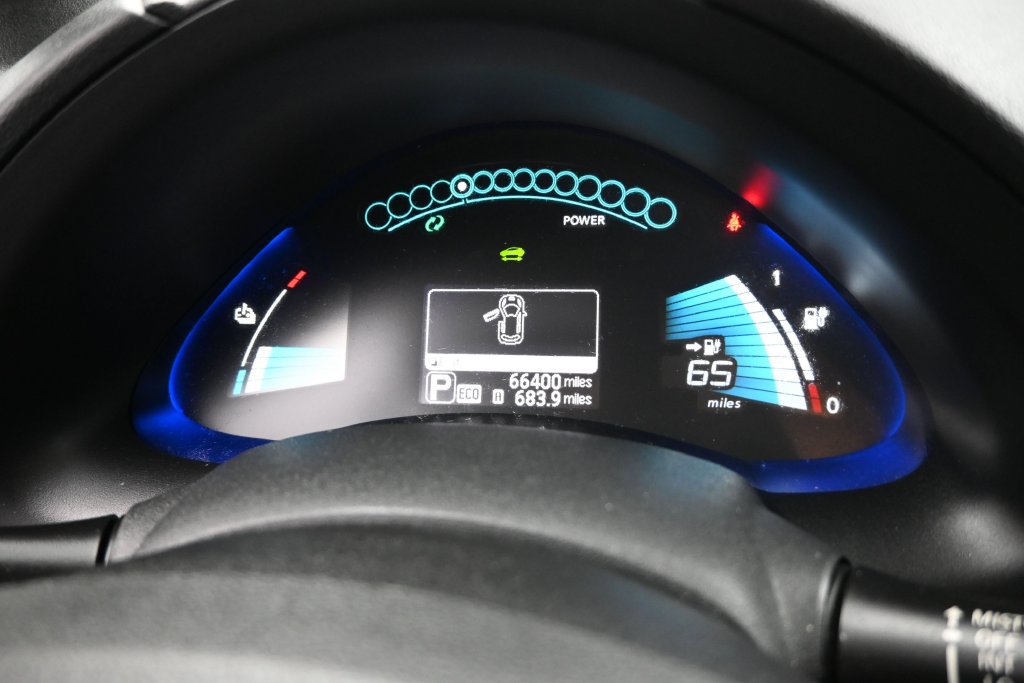 Used 2016 Nissan Leaf SL w/ Premium Package FWD image 12