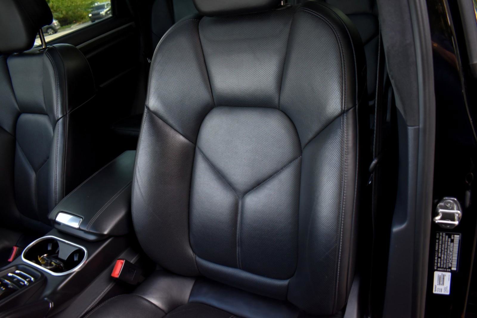 Used 2014 Porsche Cayenne Turbo w/ Comfort Plus Package (PU4) image 33