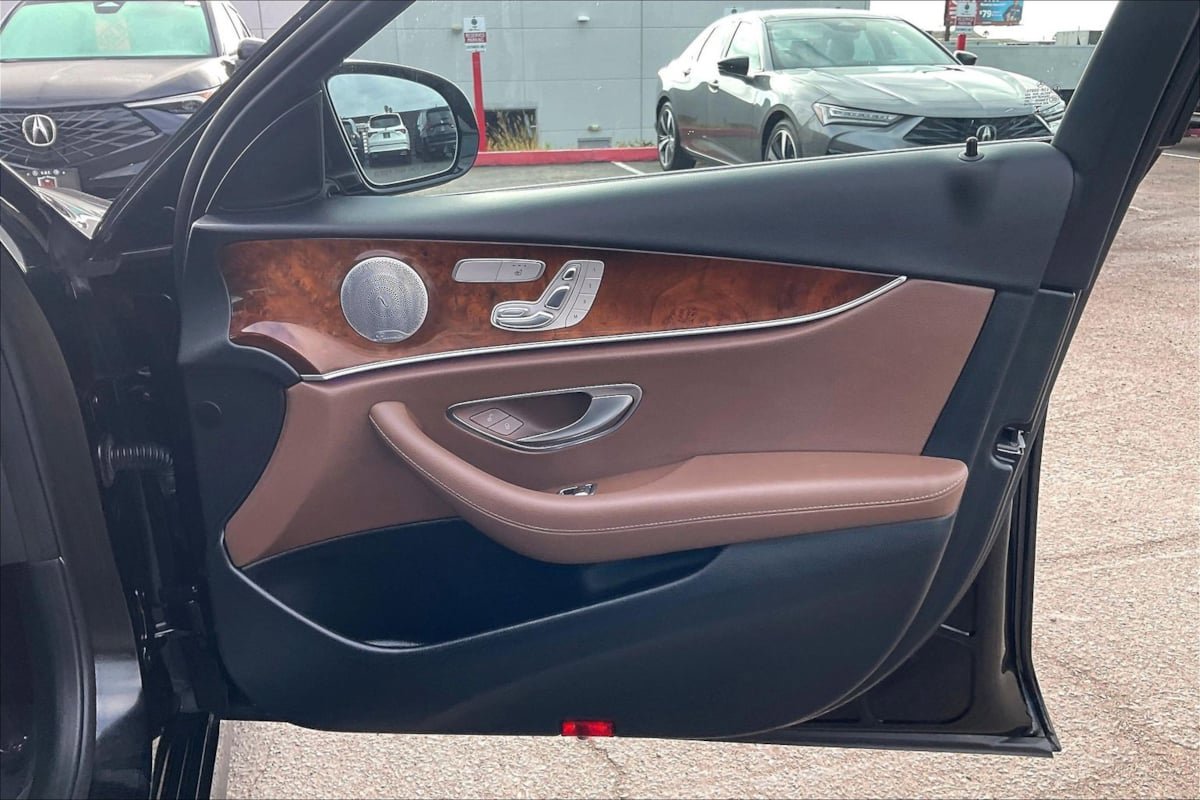 Used 2017 Mercedes-Benz E 300 image 14